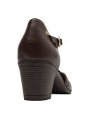 Zapato de cuero café para mujer, con forro de microfibra y taco de 6 cm.