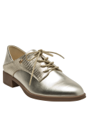 Zapato de cuero dorado para mujer, estilo oxford, con acabado brillante y taco estable.