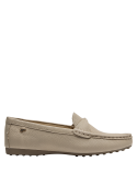 Zapato casual beige de cuero con suela de bajo perfil para uso diario.