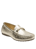Elegante mocasín en cuero dorado con forro de microfibra suave.