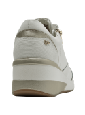 Zapatilla blanca de cuero con cuña y punta puntiaguda para mujer, ideal para look urbano elegante.