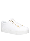 acabado limpio de zapatilla blanca de cuero para mujer, perfecta para atuendos smart-casual
