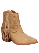 Calzado vaquero camel para mujer en cuero, ideal para oficina o salidas casuales.