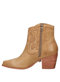 Botín camel de cuero estilo western para mujer con forro de microfibra suave.
