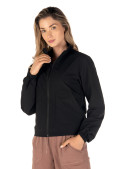 Chaqueta urbana para mujer, color negro, material elástico, ideal sobre básicos de temporada.