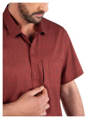 Camisa outdoor naranjo para hombre, adecuada como capa intermedia en días frescos.