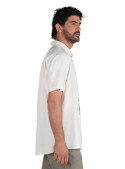Camisa blanca masculina, mezcla de lino y algodón, perfecta para climas cálidos y outfits casuales.