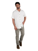 Camisa blanca casual de hombre en mezcla de lino y algodón, cuello clásico y abotonadura completa.