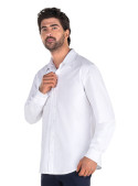 Camisa blanca clásica, ideal para oficina o salidas informales.