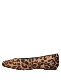 Diseño sin cordones en cuero animal print con forro sintético PU suave.