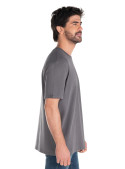 Versátil polera gris casual para hombre, ideal para capas y uso diario.