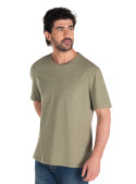 Polera verde para hombre, cómoda para el día a día.