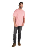 Polera rosada casual para hombre, algodón suave y calce clásico.