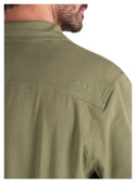 Chaqueta verde versátil para entretiempo, ideal con jeans o chinos.