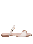 Sandalia de cuero blanco para mujer, estilo casual con taco plano y punta abierta.