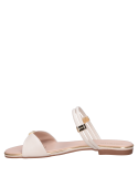 Sandalia blanca de cuero con suela de 1 cm y forro sintético, ideal para el día a día.