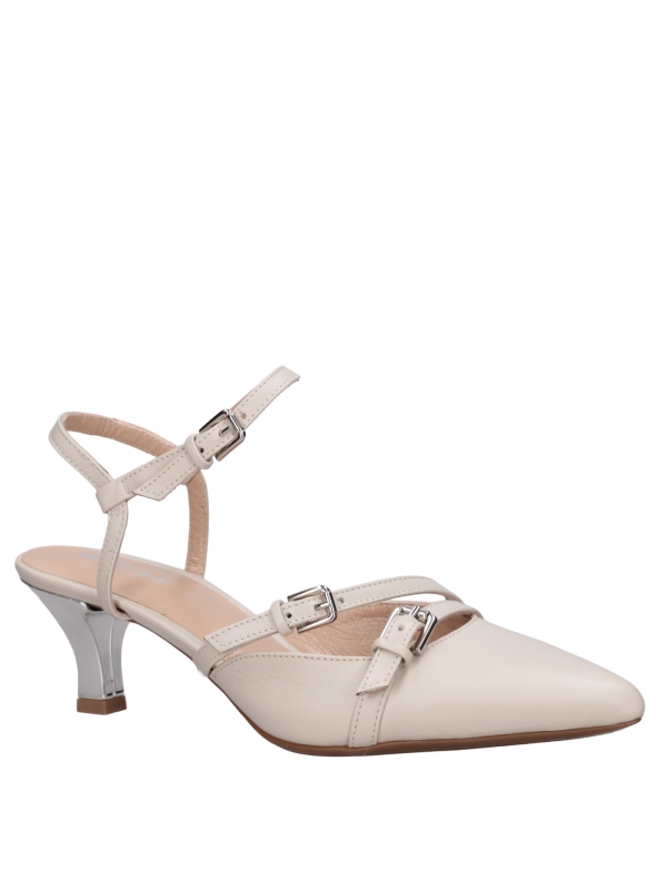 Zapato de salón femenino beige, diseño clásico en cuero con taco aguja, destaca con traje o vestido.