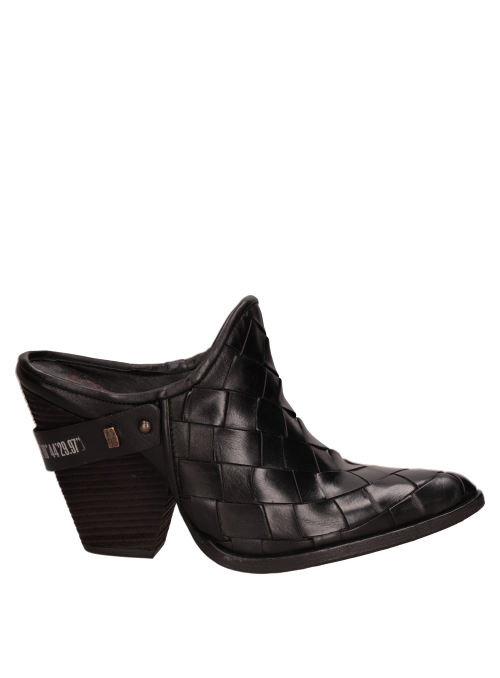 sofisticado zapato negro de cuero para mujer, perfecto para traje sastre o vestido midi