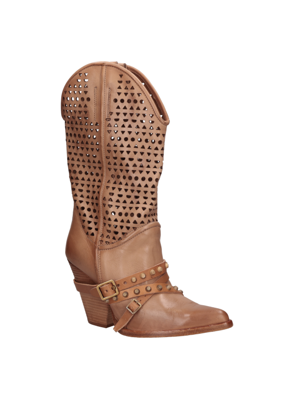 Bota de cuero camel para mujer, diseño sofisticado con taco bloque, realza cualquier conjunto casual o formal.