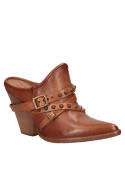 Zapato de cuero camel para mujer, sofisticado y versátil, se adapta a trajes sastre y faldas midi.