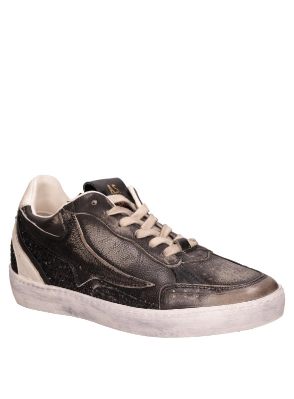 Zapatilla de cuero negro para mujer, resistente y adecuada para el día a día.