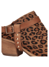 Zapato de cuero animal print con punta puntiaguda y taco bloque de 6,5 cm para mujer.