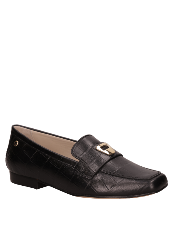 Mocasín de cuero negro para mujer, silueta contemporánea adecuada para ocasiones casuales.