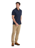 Polera azul casual de algodón para hombre, ideal para un look urbano y versátil.