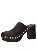 Zapato de taco bloque negro para mujer en cuero, con punta redonda y diseño minimalista.