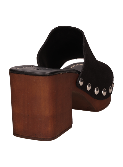 Sandalia femenina de cuero negro, combinable con vestidos o jeans, altura de 7 cm. Sandalia femenina de cuero negro, combinable con vestidos o jeans, altura de 7 cm.