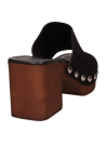 Sandalia femenina de cuero negro, combinable con vestidos o jeans, altura de 7 cm.