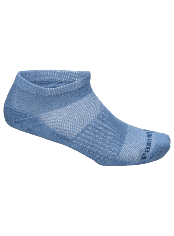 Vista de la textura suave y resistente de los calcetines unisex azules para actividades cotidianas.