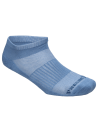 Primer plano de calcetines azul versátil, combinables con zapatillas urbanas y atuendos relajados.