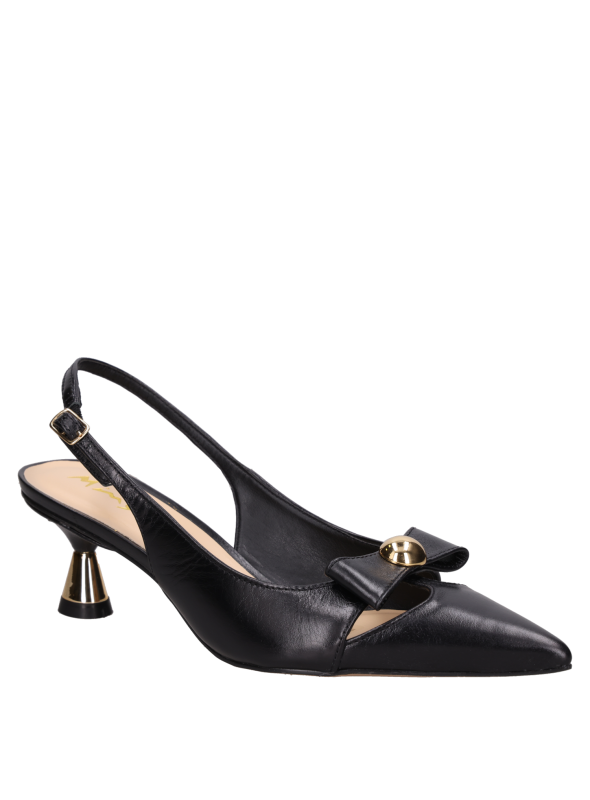 Zapato slingback de mujer, cuero negro, lazo dorado, tacón bajo metalizado, estilo moderno.
