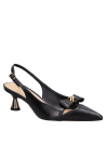 Zapato slingback de mujer, cuero negro, lazo dorado, tacón bajo metalizado, estilo moderno.