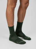 Calcetines unisex verdes de estilo básico, ideales para uso diario por su suavidad y ajuste flexible.