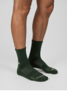 Calcetines unisex verdes de estilo básico, ideales para uso diario por su suavidad y ajuste flexible.