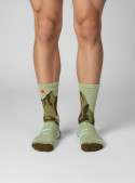 Calcetines unisex verdes de diseño clásico con acabado liso y puño elástico para ajuste cómodo.