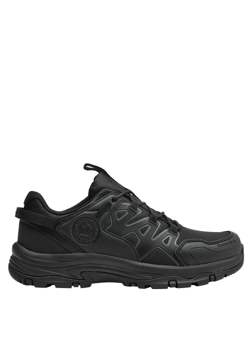 Zapatilla outdoor unisex negra con diseño robusto, ideal para trekking y senderismo.