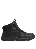 Botín de hombre negro, construcción waterproof, perfecto para aventuras en terrenos húmedos y difíciles.