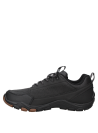 Zapato negro para hombre, diseño moderno, con suela ULTRACTION para excelente agarre en terrenos irregulares.