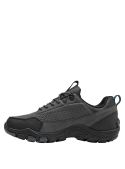 Zapato gris para hombre, suela ULTRACTION, proporciona agarre en superficies irregulares.