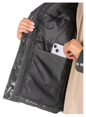 Cierre robusto de la parka gris de mujer, asegurando un ajuste perfecto para el frío.