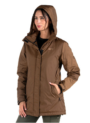 Parka ligera de nylon, ideal para combinar con jeans y botas robustas en exploraciones urbanas.