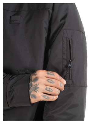 Parka casual con bolsillos con cierre, asegura tus pertenencias en todo momento.