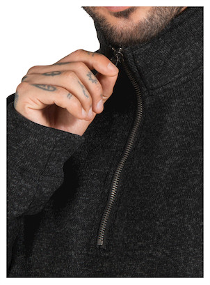 Pantalón negro versátil para hombre, adecuado para combinar con jeans o pantalones chinos en diversas ocasiones.