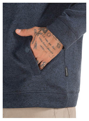 Pantalón casual azul, ideal para combinar con prendas de estilo outdoor y urbano.