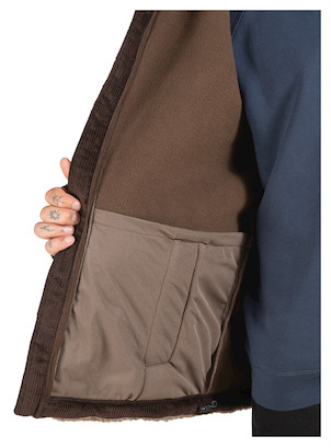 Refuerzos en los hombros que aportan durabilidad y estilo aventurero.