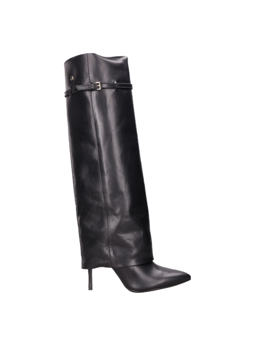 Bota de cuero negro para mujer, diseñada para complementar vestidos ajustados y pantalones de sastre.