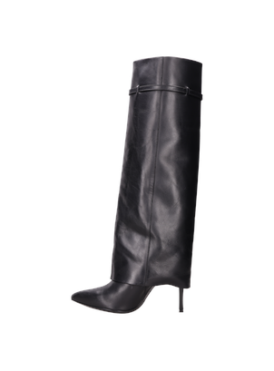 Bota de cuero negro con punta afilada, ideal para eventos formales y looks sofisticados.